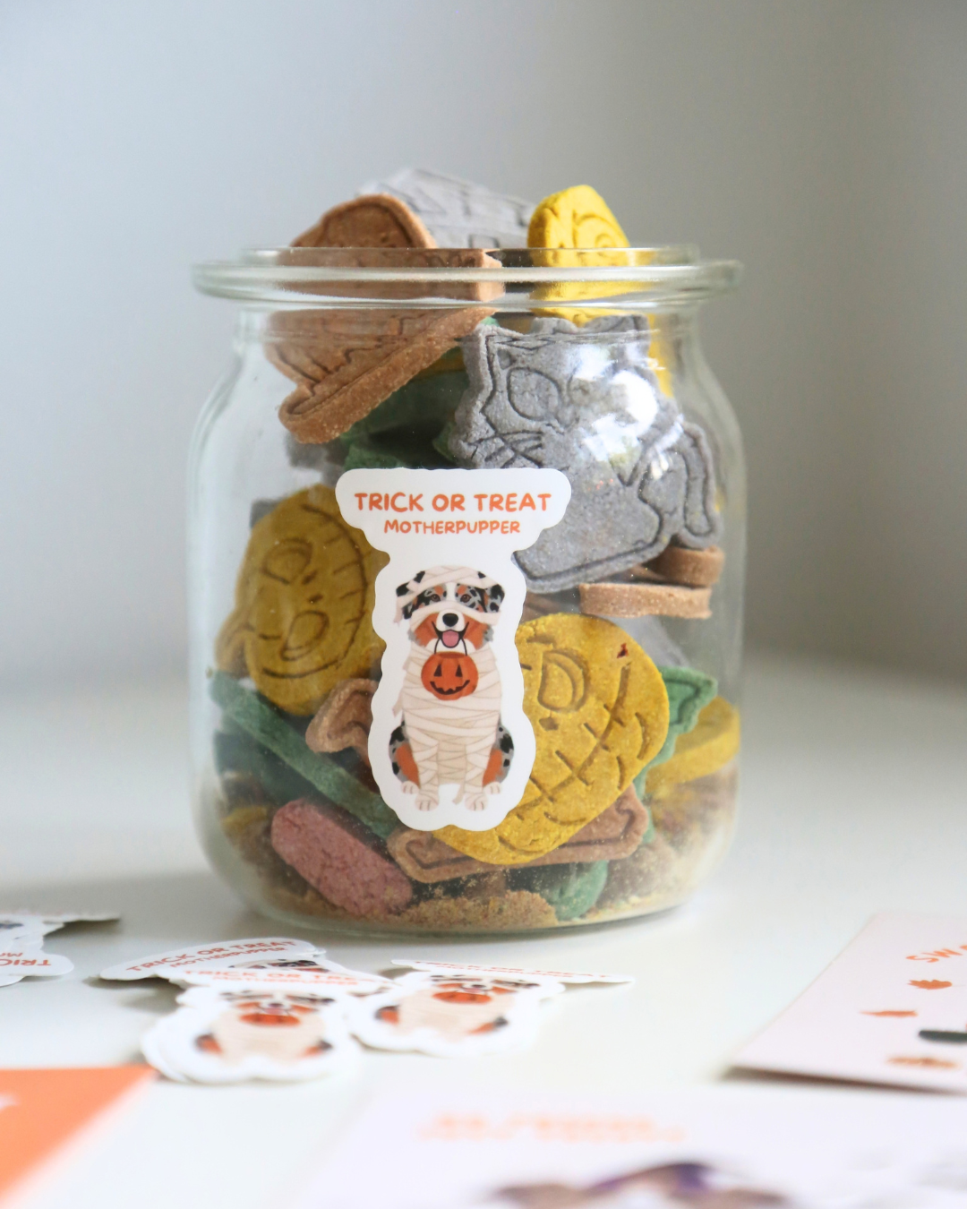Sticker "Trick or Treat -Motherpupper"